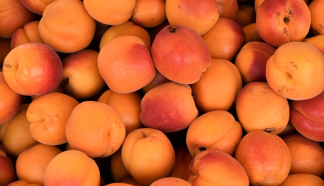 a bunch of peaches